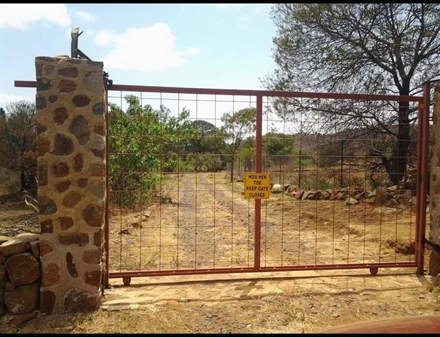 FARM FOR SALE IN ROOSSENEKAL AH